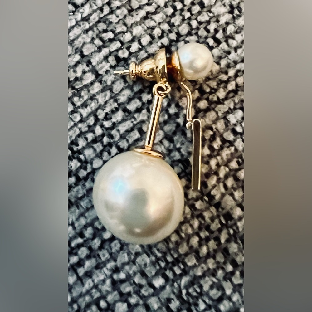 My ABCDior Tribale Letter Earring - Picture 4 of 4